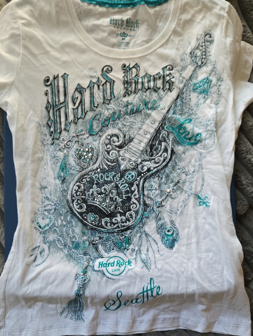 HARD ROCK Couture Seattle SZ. M       (BIN 004)